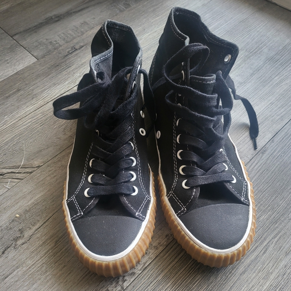 PF Flyer center hi Blk/gum bottom size M8